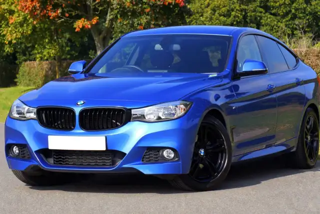BMW Sedan Biru — Demo